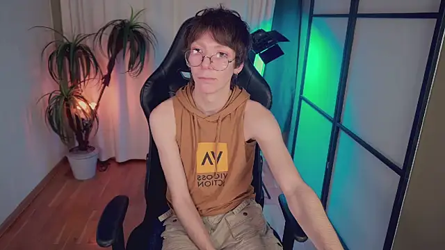 Snapshot of TommieH chatting on 01-19-25, 11:56 TommieH online show from 01-19-25, 11:56