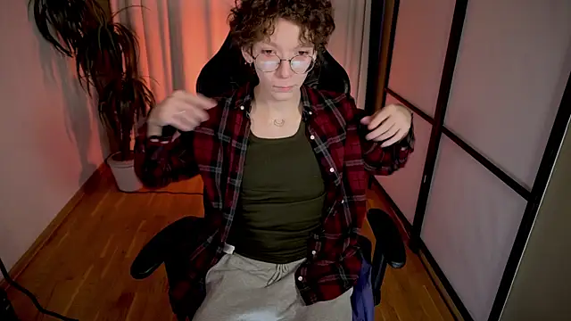 Snapshot of TommieH chatting on 02-23-25, 05:45 TommieH online show from 02-23-25, 05:45