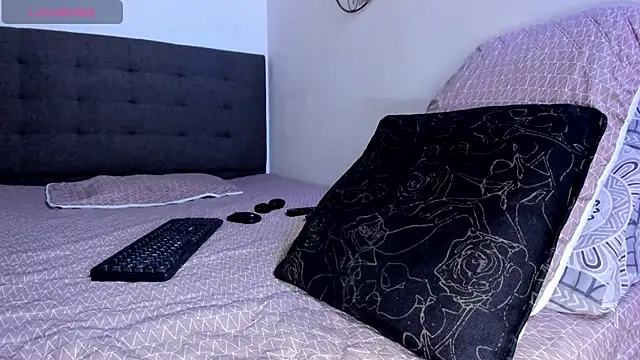 Snapshot of atenea_21_ chatting on 07-14-26, 02:05 atenea 21 online show from 07-14-26, 02:05