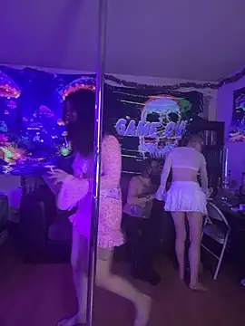 NovaLove2002 online show from 04-27-26, 04:32