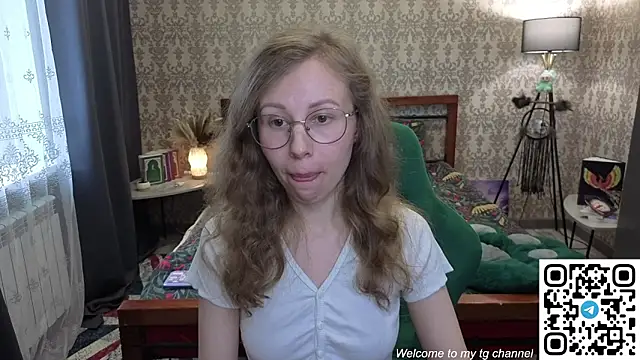 Snapshot of Lill_Mary chatting on 05-21-26, 02:07 Lill Mary online show from 05-21-26, 02:07