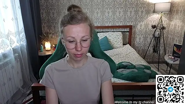 Snapshot of Lill_Mary chatting on 06-11-26, 02:53 Lill Mary online show from 06-11-26, 02:53