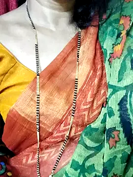 Snapshot of anuradha1432 chatting on 10-26-25, 09:15 anuradha1432 online show from 10-26-25, 09:15