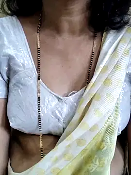 Snapshot of anuradha1432 chatting on 11-08-25, 08:36 anuradha1432 online show from 11-08-25, 08:36