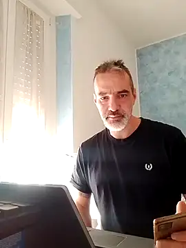 Snapshot of Marcolino183 chatting on 02-05-25, 09:25 Marcolino183 online show from 02-05-25, 09:25