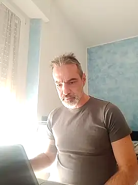 Snapshot of Marcolino183 chatting on 02-06-25, 11:21 Marcolino183 online show from 02-06-25, 11:21