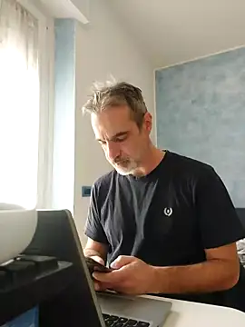 Snapshot of Marcolino183 chatting on 02-28-25, 09:36 Marcolino183 online show from 02-28-25, 09:36