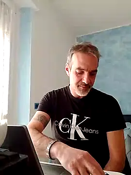 Snapshot of Marcolino183 chatting on 03-03-25, 03:09 Marcolino183 online show from 03-03-25, 03:09