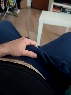 Snapshot of Marcolino183 chatting on 03-14-25, 04:40 Marcolino183 online show from 03-14-25, 04:40