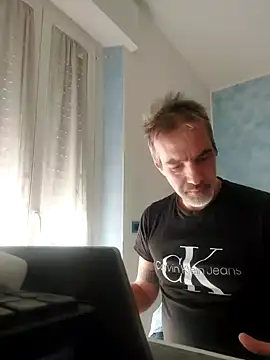 Snapshot of Marcolino183 chatting on 03-19-25, 02:24 Marcolino183 online show from 03-19-25, 02:24