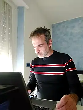 Snapshot of Marcolino183 chatting on 03-21-25, 09:45 Marcolino183 online show from 03-21-25, 09:45