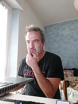 Snapshot of Marcolino183 chatting on 12-19-25, 08:43 Marcolino183 online show from 12-19-25, 08:43