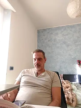 Snapshot of Marcolino183 chatting on 02-17-26, 08:44 Marcolino183 online show from 02-17-26, 08:44