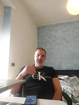 Snapshot of Marcolino183 chatting on 02-23-26, 08:33 Marcolino183 online show from 02-23-26, 08:33