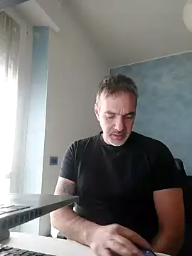 Snapshot of Marcolino183 chatting on 02-27-26, 08:25 Marcolino183 online show from 02-27-26, 08:25