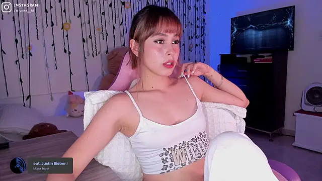 Snapshot of alice_guerin_ chatting on 01-12-25, 05:34 alice guerin online show from 01-12-25, 05:34