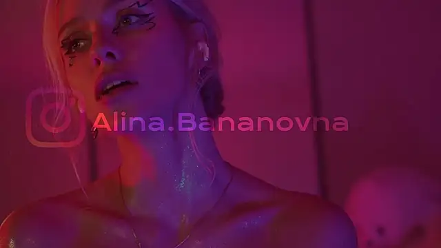 Snapshot of HeyBananas chatting on 12-15-24, 10:39 HeyBananas online show from 12-15-24, 10:39