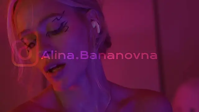 Snapshot of HeyBananas chatting on 12-05-25, 07:10 HeyBananas online show from 12-05-25, 07:10