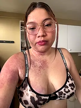 WhiteWomen online show from 10-13-25, 03:23