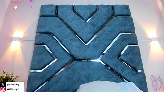 Snapshot of ashlyrey-1 chatting on 02-10-25, 10:51 ashlyrey-1 online show from 02-10-25, 10:51