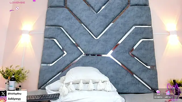 Snapshot of ashlyrey-1 chatting on 03-01-25, 09:37 ashlyrey-1 online show from 03-01-25, 09:37