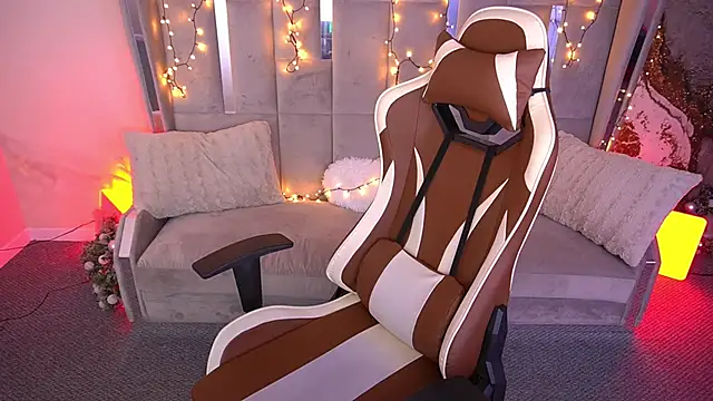 MirandaWong online show from 02-11-26, 06:51