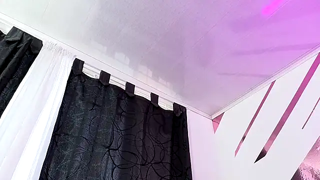 Snapshot of Kitten_Hot_ chatting on 10-30-25, 11:11 Kitten Hot online show from 10-30-25, 11:11