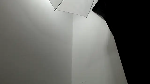 Snapshot of Kitten_Hot_ chatting on 12-20-25, 08:21 Kitten Hot online show from 12-20-25, 08:21