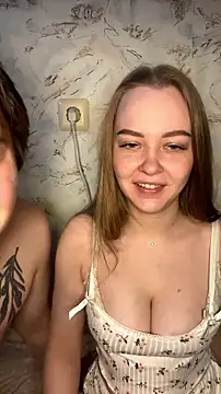 Snapshot of Family-Mm1 chatting on 06-26-26, 11:25 Family-Mm1 online show from 06-26-26, 11:25
