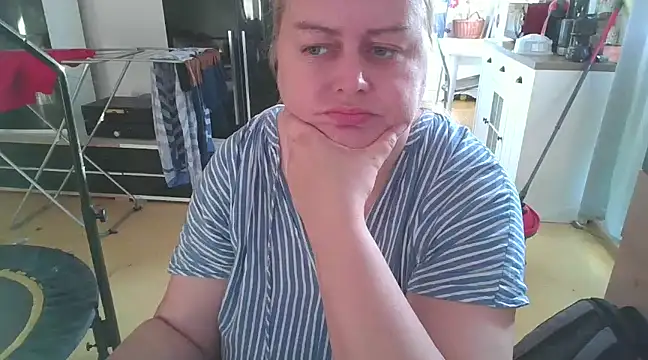 Snapshot of Meliss_Official9 chatting on 02-10-25, 07:15 Meliss Official9 online show from 02-10-25, 07:15