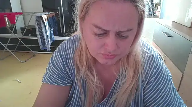 Snapshot of Meliss_Official9 chatting on 02-11-25, 07:44 Meliss Official9 online show from 02-11-25, 07:44