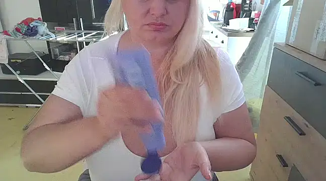 Snapshot of Meliss_Official9 chatting on 02-20-25, 07:23 Meliss Official9 online show from 02-20-25, 07:23