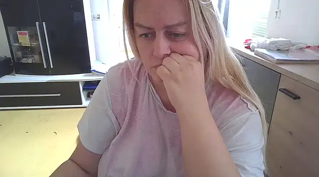 Snapshot of Meliss_Official9 chatting on 02-23-25, 09:00 Meliss Official9 online show from 02-23-25, 09:00