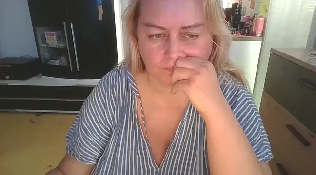 Snapshot of Meliss_Official9 chatting on 02-26-25, 11:52 Meliss Official9 online show from 02-26-25, 11:52