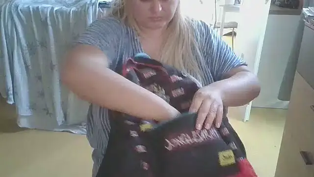 Snapshot of Meliss_Official9 chatting on 03-02-25, 03:59 Meliss Official9 online show from 03-02-25, 03:59