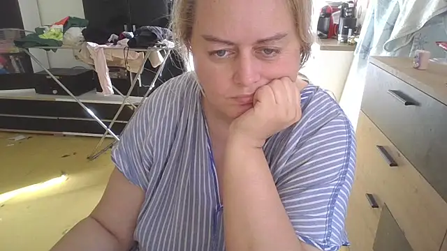 Snapshot of Meliss_Official9 chatting on 03-04-25, 08:13 Meliss Official9 online show from 03-04-25, 08:13