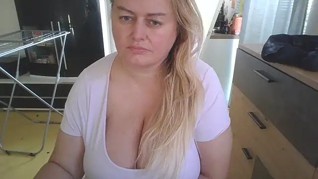 Snapshot of Meliss_Official9 chatting on 03-05-25, 06:33 Meliss Official9 online show from 03-05-25, 06:33