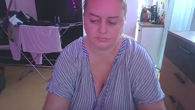 Snapshot of Meliss_Official9 chatting on 03-10-25, 06:16 Meliss Official9 online show from 03-10-25, 06:16