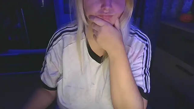 Snapshot of Meliss_Official9 chatting on 10-28-25, 08:55 Meliss Official9 online show from 10-28-25, 08:55