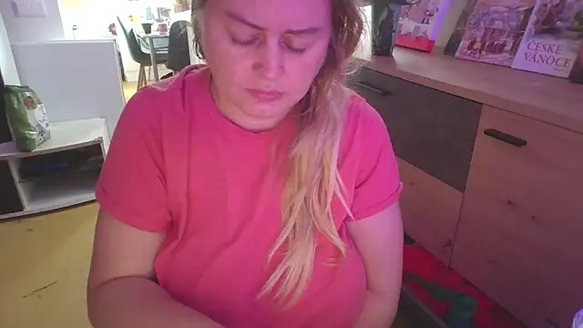 Snapshot of Meliss_Official9 chatting on 11-16-25, 12:11 Meliss Official9 online show from 11-16-25, 12:11