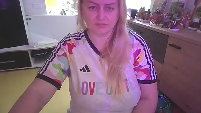 Snapshot of Meliss_Official9 chatting on 12-03-25, 09:40 Meliss Official9 online show from 12-03-25, 09:40