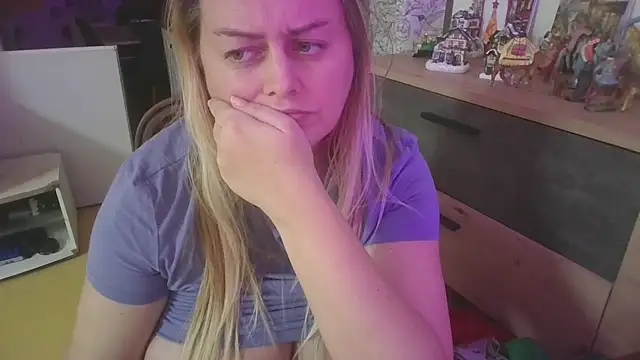 Snapshot of Meliss_Official9 chatting on 12-14-25, 11:09 Meliss Official9 online show from 12-14-25, 11:09