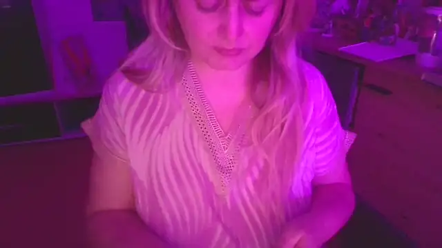 Snapshot of Meliss_Official9 chatting on 12-16-25, 08:36 Meliss Official9 online show from 12-16-25, 08:36