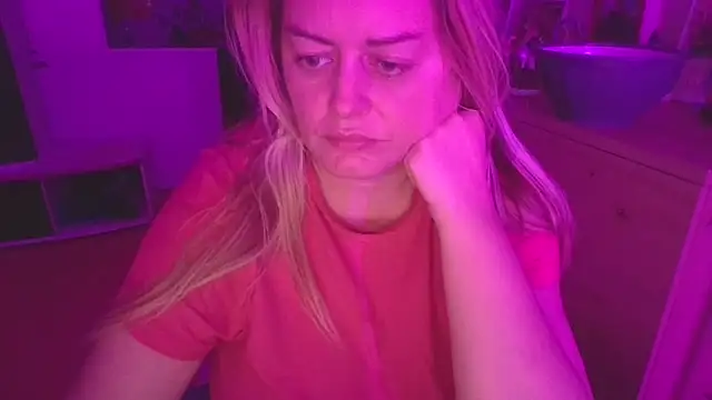 Snapshot of Meliss_Official9 chatting on 12-19-25, 07:21 Meliss Official9 online show from 12-19-25, 07:21