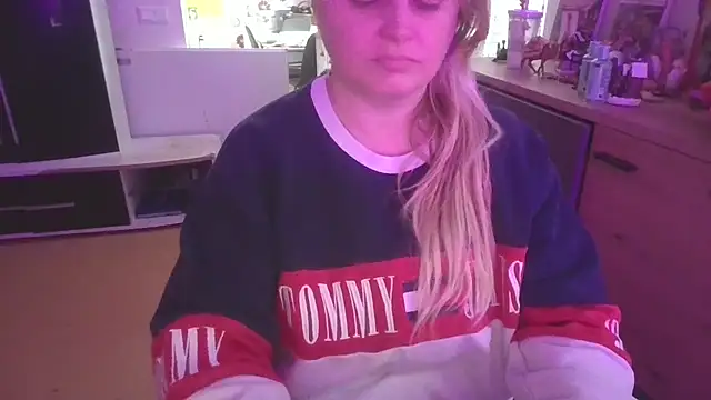 Snapshot of Meliss_Official9 chatting on 12-22-25, 09:17 Meliss Official9 online show from 12-22-25, 09:17