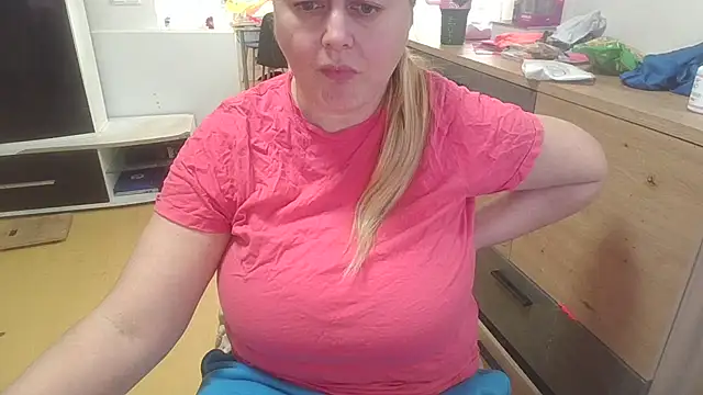 Snapshot of Meliss_Official9 chatting on 02-21-26, 10:16 Meliss Official9 online show from 02-21-26, 10:16