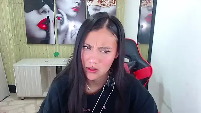 Snapshot of Catalehia_Milk chatting on 01-30-25, 08:10 Catalehia Milk online show from 01-30-25, 08:10