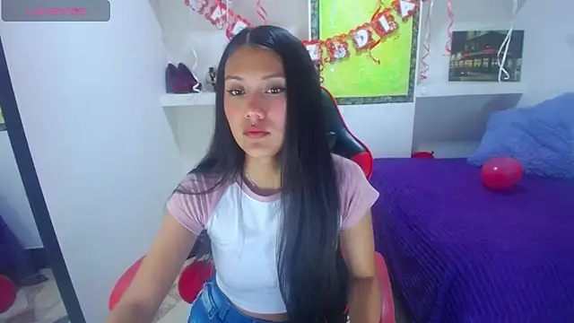 Snapshot of Catalehia_Milk chatting on 02-17-25, 08:15 Catalehia Milk online show from 02-17-25, 08:15