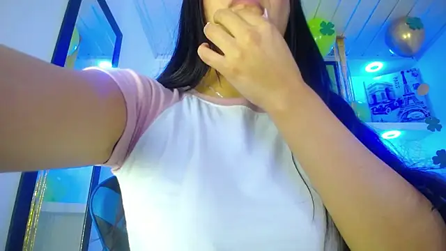 Snapshot of Catalehia_Milk chatting on 03-18-25, 12:27 Catalehia Milk online show from 03-18-25, 12:27