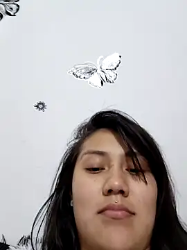 Snapshot of Catalehia_Milk chatting on 11-16-25, 04:18 Catalehia Milk online show from 11-16-25, 04:18